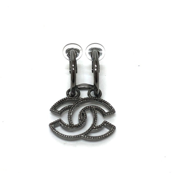 CHANEL Authentic Black Earrings